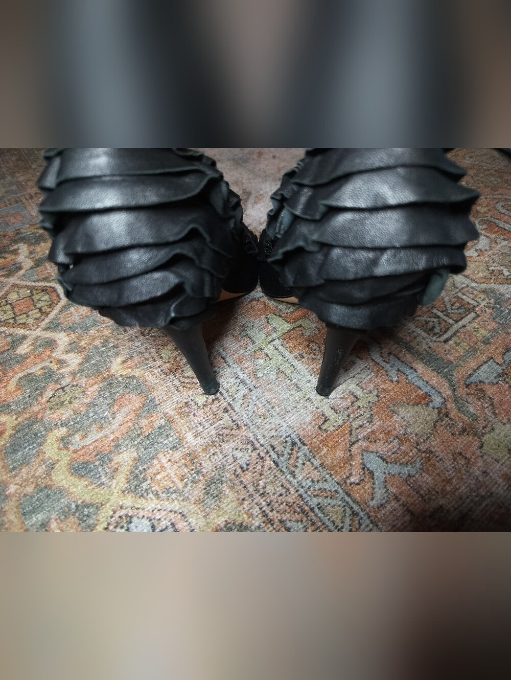 Designer Badgley Mischka Black Leather Ruffle High Heel Pumps - 9M - Picture 3 of 8